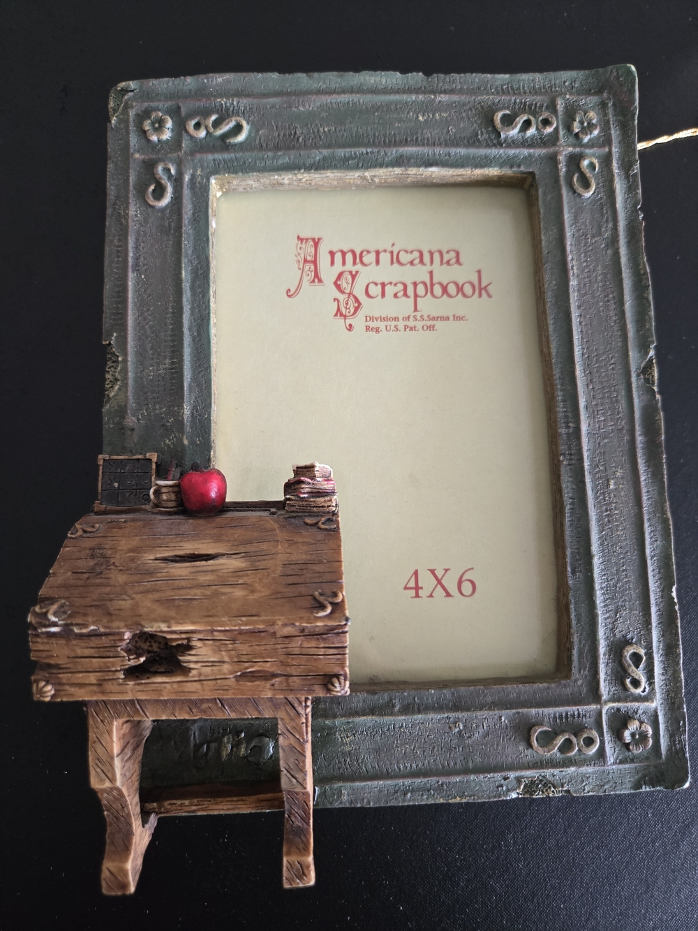 Vintage 1999 SS Sarna Americana Scrapbook 3D Student Desk 4x6 Picture Frame